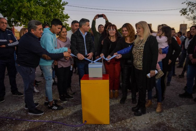 El Barrio Las Alondras estrena iluminación Led y renueva su plaza