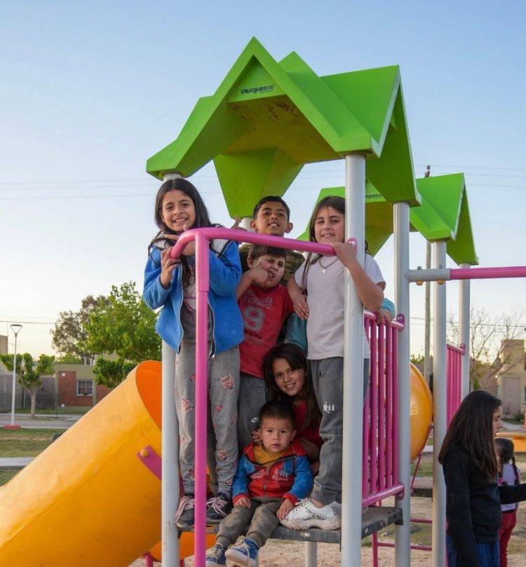 El Barrio Las Alondras estrena iluminación Led y renueva su plaza