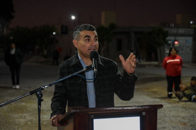 El Barrio Las Alondras estrena iluminación Led y renueva su plaza