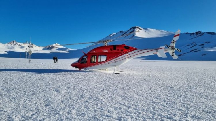 El helicóptero de San Juan asiste para realizar la medición de nieve en la Cordillera