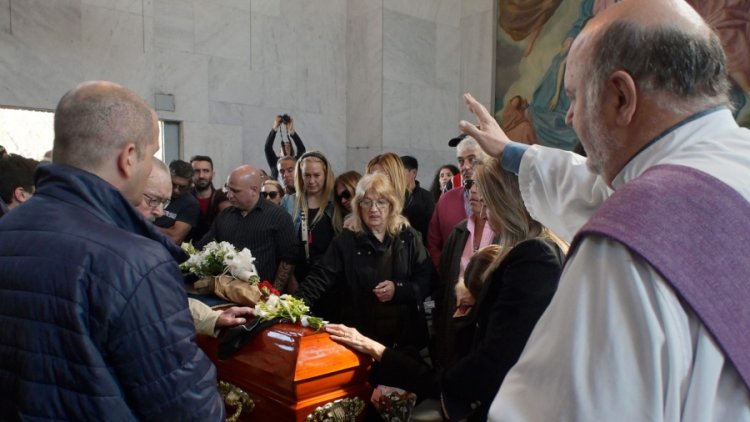 Masivo último adiós a Carlitos Balá en el Cementerio de Chacarita