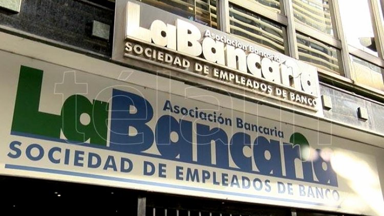 Los bancarios acordaron con las cámaras una paritaria anual del 94% y un bono de 185.500 pesos