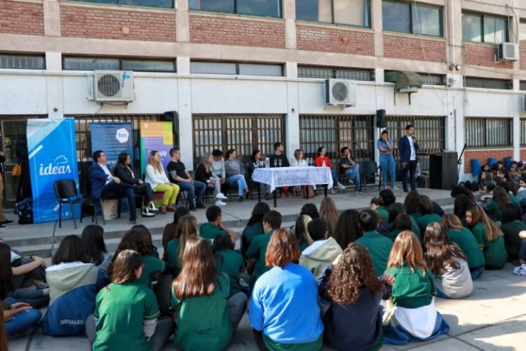 Conversatorio sobre prevención con alumnos secundarios