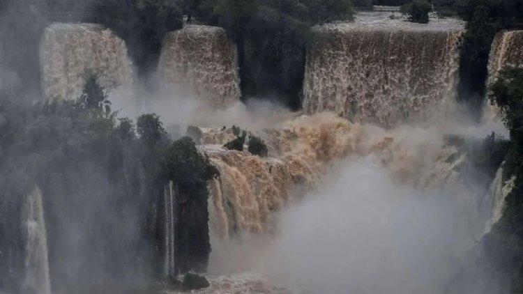 Buscan al turista que cayó a las Cataratas del Iguazú