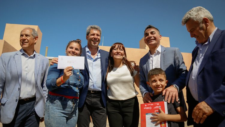 Entregaron 72 viviendas en Chimbas