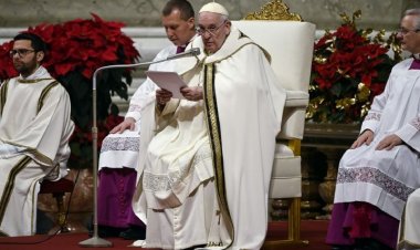 El papa dedicó la Misa de Gallo a los niños que sufren