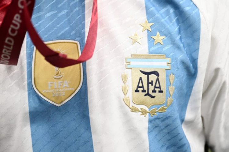 Sale a la venta la camiseta con las tres estrellas
