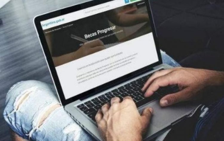 Becas Progresar: Sergio Massa anunció un incremento del 22%