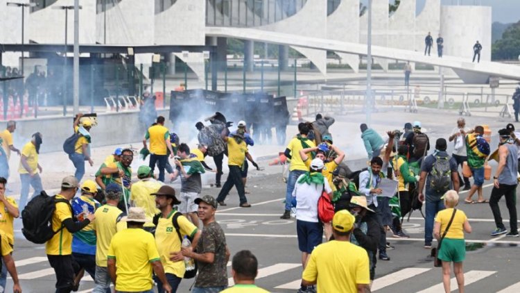 Seguidores de Bolsonaro tomaron el Congreso de Brasil para pedir un golpe de estado