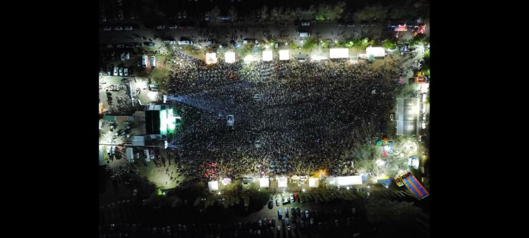 Ullum y su espejo:  50.000 personas participaron  con un escenario de lujo