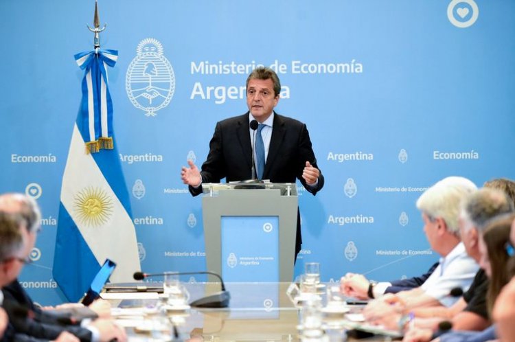 Massa anunció medidas para reforzar el circuito comercial ante la gripe aviar