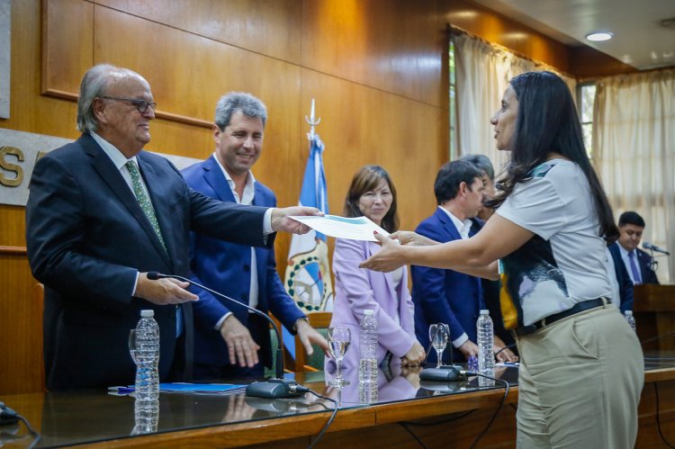 De Mendiguren acompañó el anuncio de $8.000 millones en herramientas financieras para la provincia