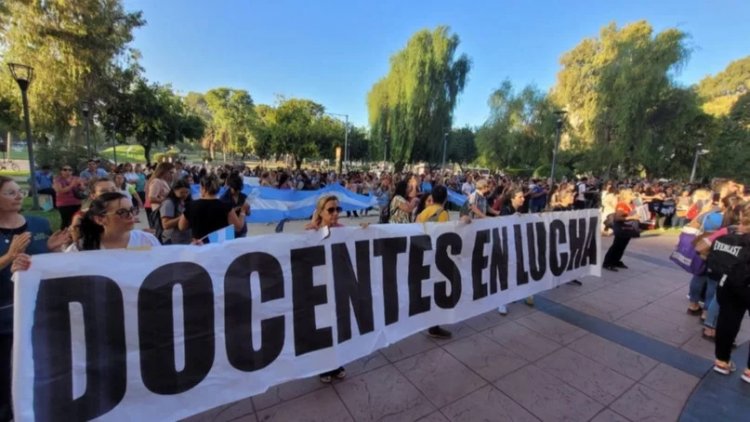 Educación descontará hasta 6 días de sueldo a docentes con faltas injustificadas