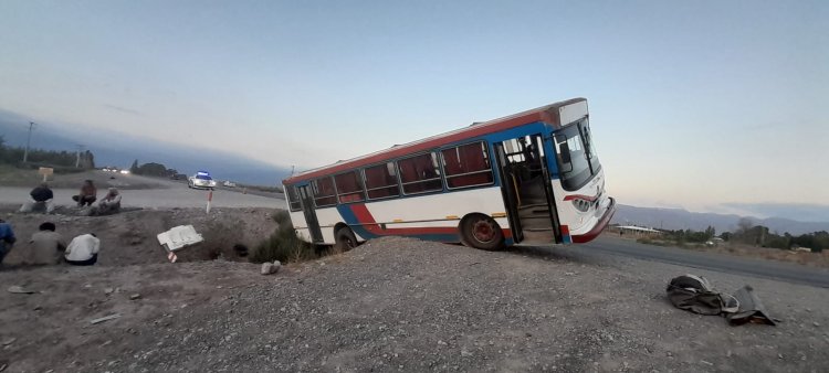 Volcó un colectivo en Pocito con trabajadores