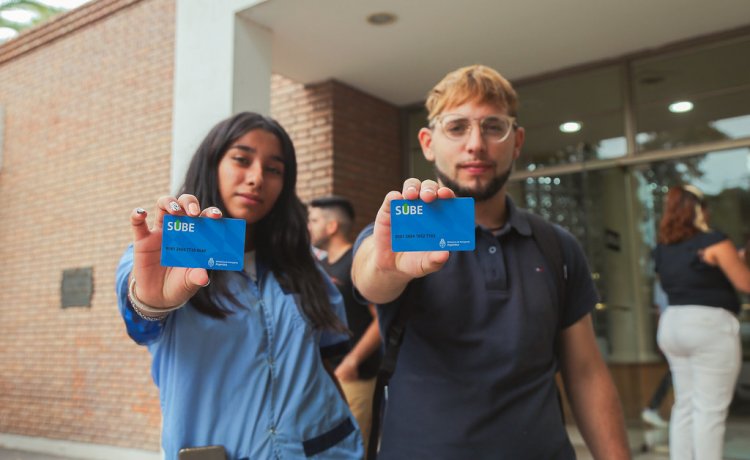 Amplían becas de transporte para estudiantes de 12 a 15 años