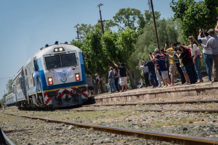 Después de 30 años el tren vuelve a unir Retiro con Mendoza