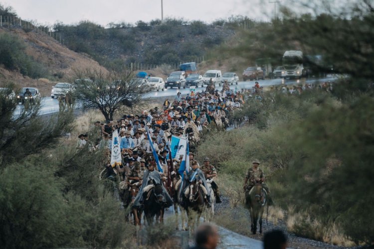 Con más de 5300 jinetes, la Cabalgata de la Fe llegó a la Difunta Correa