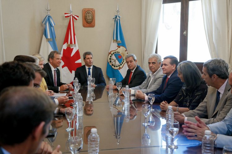 Uñac y el embajador de Canadá en la Argentina dialogaron sobre la actividad económica y empresarial