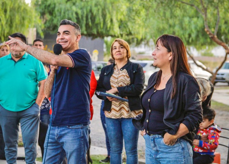 El Barrio Conjunto 8 estrena su iluminación Led