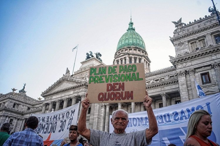 No podrán comprar dólares quienes ingresen en la moratoria previsional