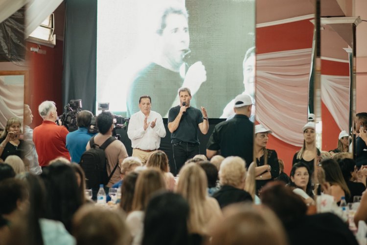 Uñac cerró un acto en Rivadavia, después de estar en Capital y Albardón