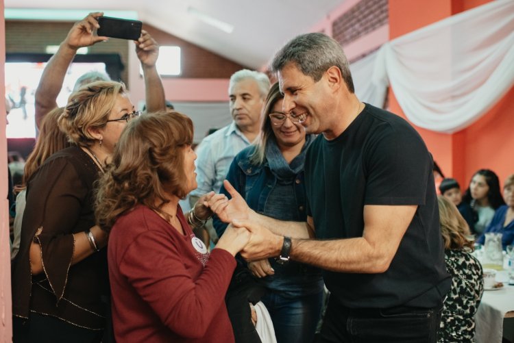 Uñac cerró un acto en Rivadavia, después de estar en Capital y Albardón