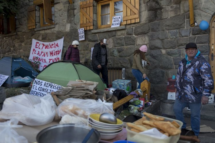 Policías acampan en Bariloche  por reclamo salarial