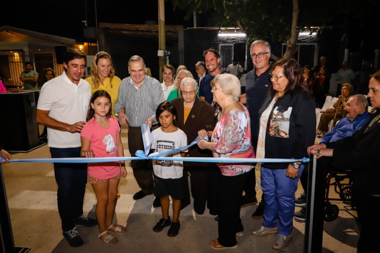 Plaza de estreno para grandes y chicos en Barrio Mallea Sur