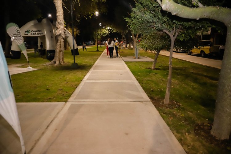 Plaza de estreno para grandes y chicos en Barrio Mallea Sur