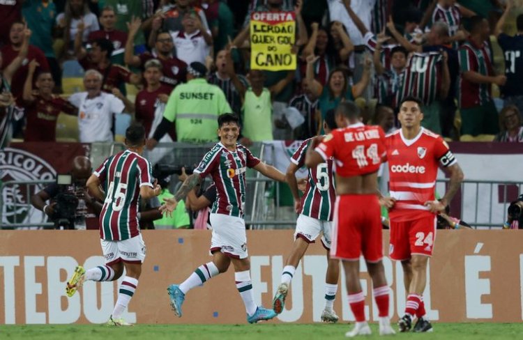 Fluminense aplastó a River 5-1