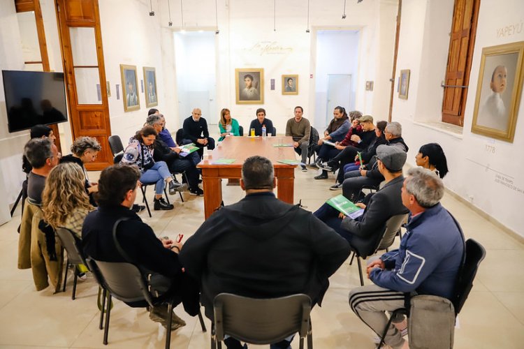 Baistrocchi escuchó a los gestores culturales de Capital