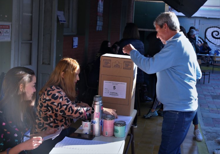 Gattoni: "estamos eligiendo la primera administración"