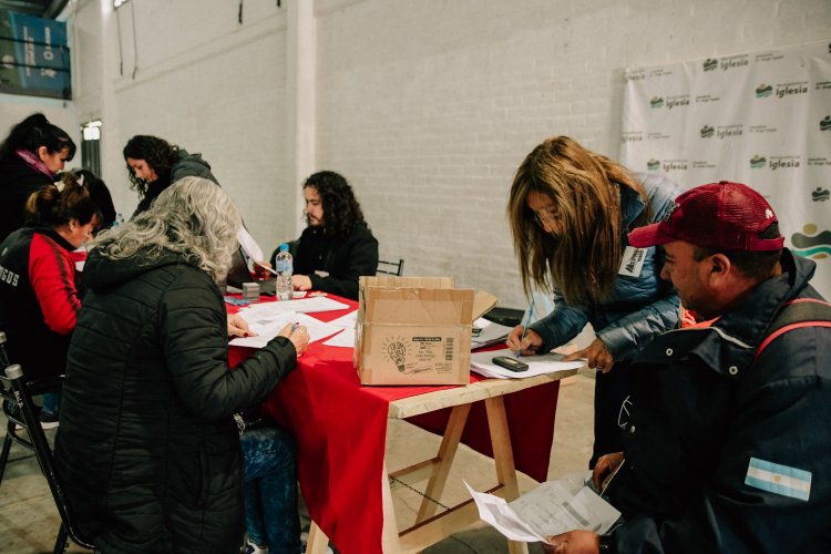 Iglesia: inscriben para  los subsidios de energía eléctrica