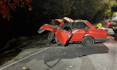 En Pocito un automovilista muere chocando contra un árbol