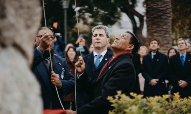 Uñac encabezó el acto de izamiento en el día de la bandera Naciona