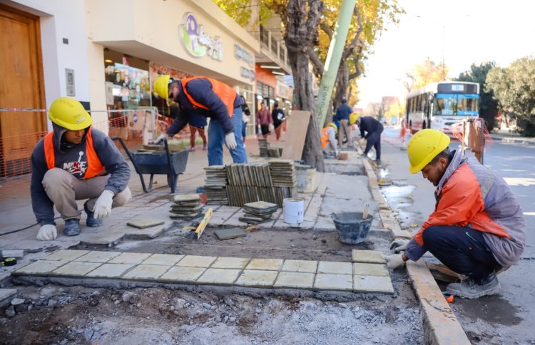 Capital continúa el proyecto de reparación de veredas