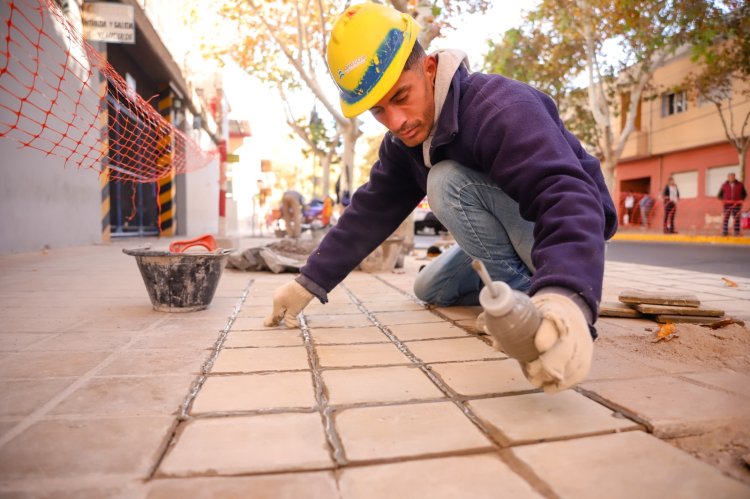Capital continúa el proyecto de reparación de veredas