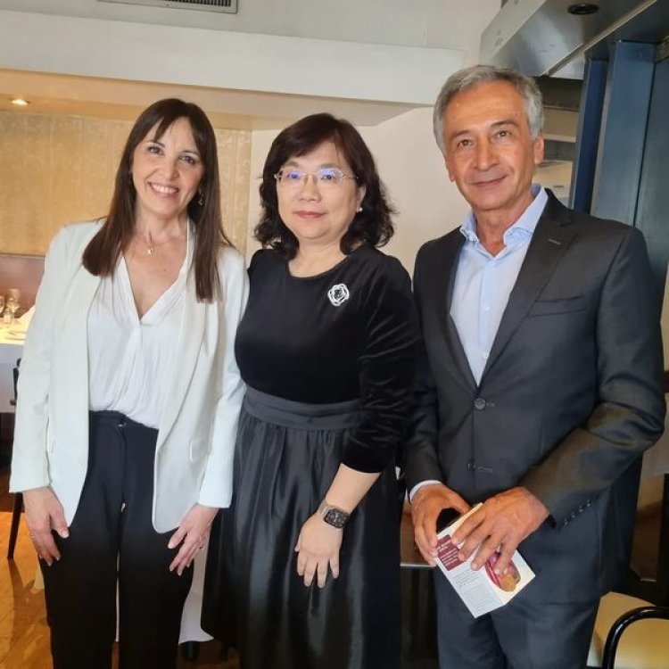 Laciar y Basualdo con Miao-Hung Hsie, representante del Gobierno de Taiwán