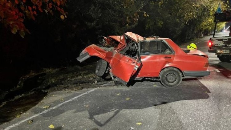 En Pocito un automovilista muere chocando contra un árbol