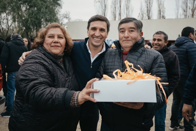 Andino estuvo en San Martín y 9 de Julio y apunto al crecimiento de la construcción de viviendas en la provincia