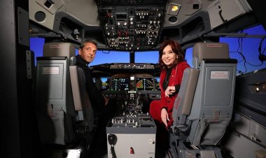 CFK, junto a Massa en la presentación de un nuevo simulador de vuelo de Aerolíneas