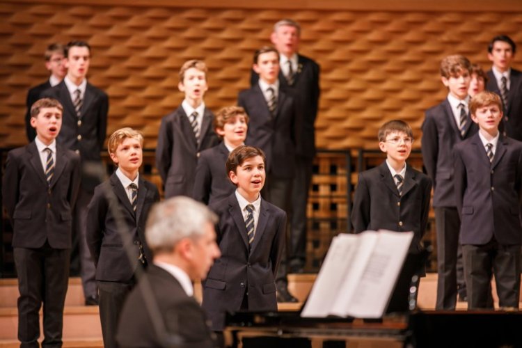 Desde París llega un coro de niños al Bicentenario
