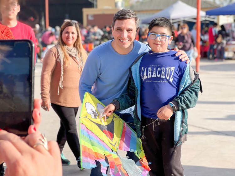 Volver a la infancia y en familia con el concurso de barriletes en San Martín