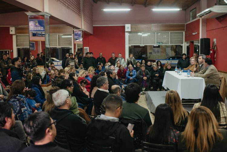En la Junta de Albardón, Uñac se reunió con dirigentes