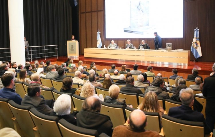 Presentación en la Legislatura de libro de Marcelo Lima