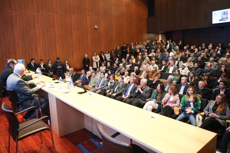 Presentación en la Legislatura de libro de Marcelo Lima