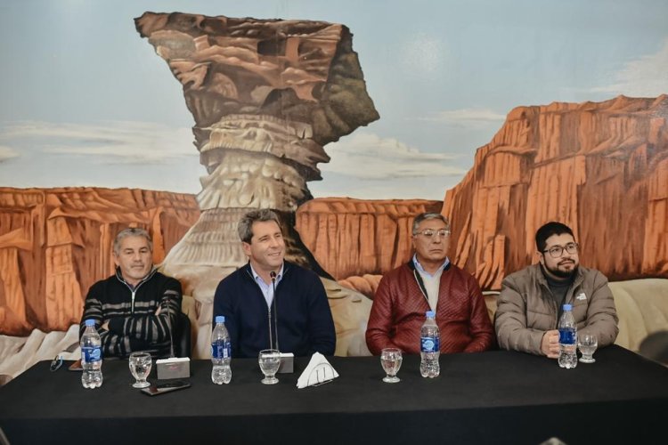 Sergio Uñac recorrió Valle Fértil y se reunió con dirigentes