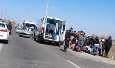 Choque entre una combi que trasladaba menores con discapacidad  y un auto