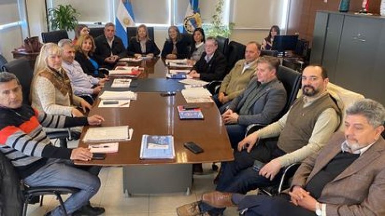 Paritaria docente: Gobierno ofreció un piso salarial de $200.000