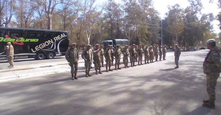 Comenzaron a movilizar efectivos del Ejército que custodiarán las escuelas